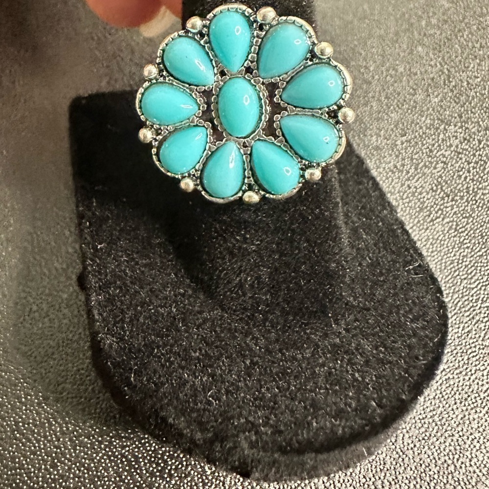 Silver and Turquoise Flower Southwestern Ring 6 - Picture 5 of 7